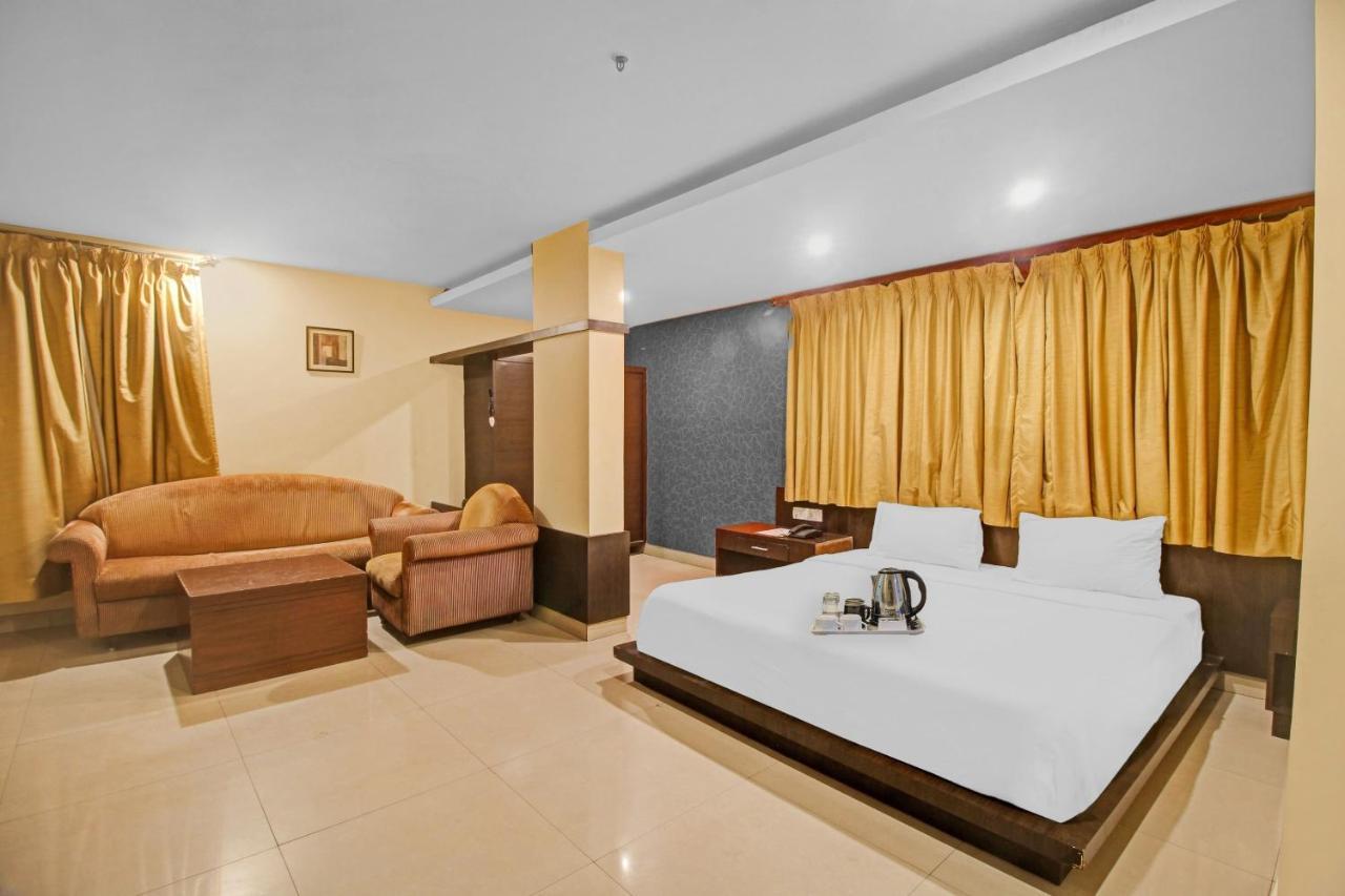 Townhouse The Grand Plaza Hotel Хидерабад Екстериор снимка