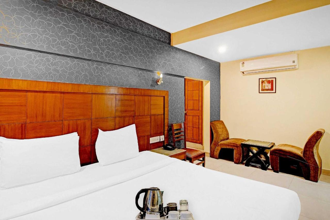 Townhouse The Grand Plaza Hotel Хидерабад Екстериор снимка