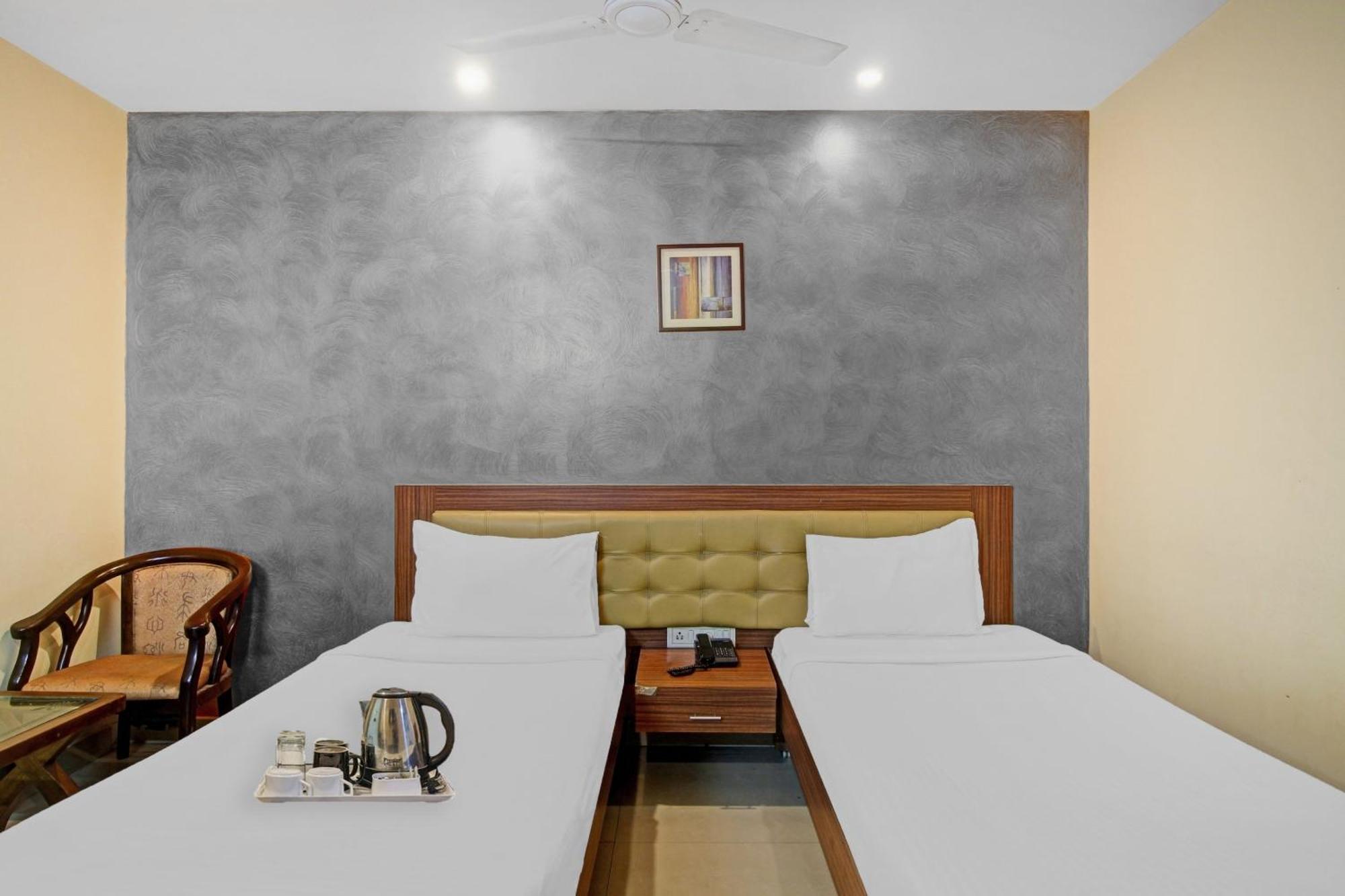 Townhouse The Grand Plaza Hotel Хидерабад Екстериор снимка