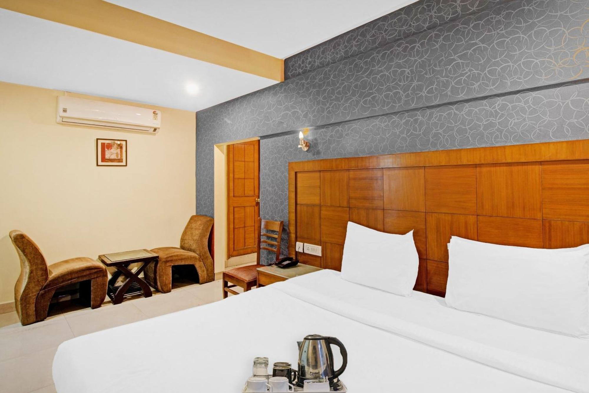 Townhouse The Grand Plaza Hotel Хидерабад Екстериор снимка