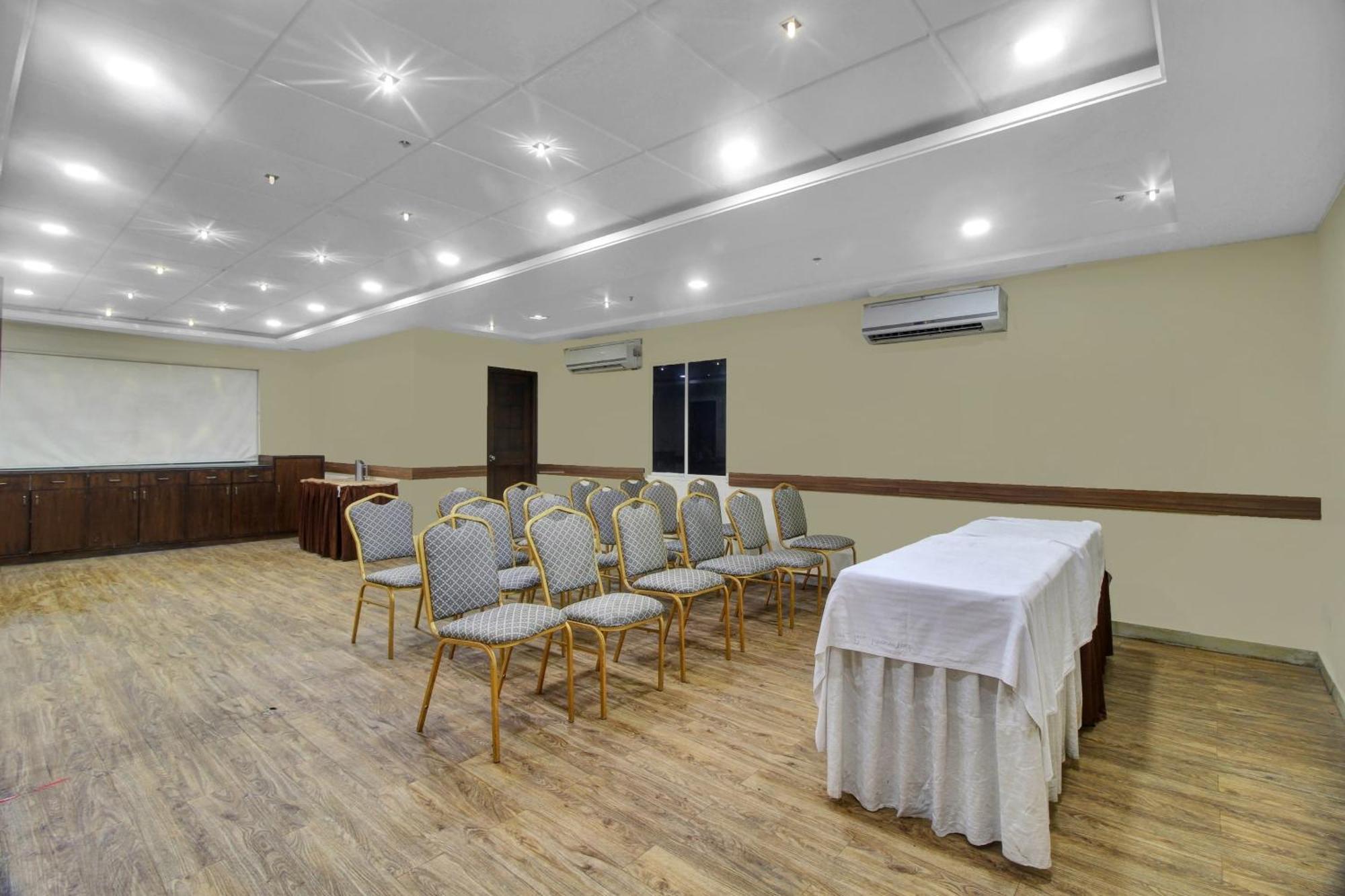 Townhouse The Grand Plaza Hotel Хидерабад Екстериор снимка