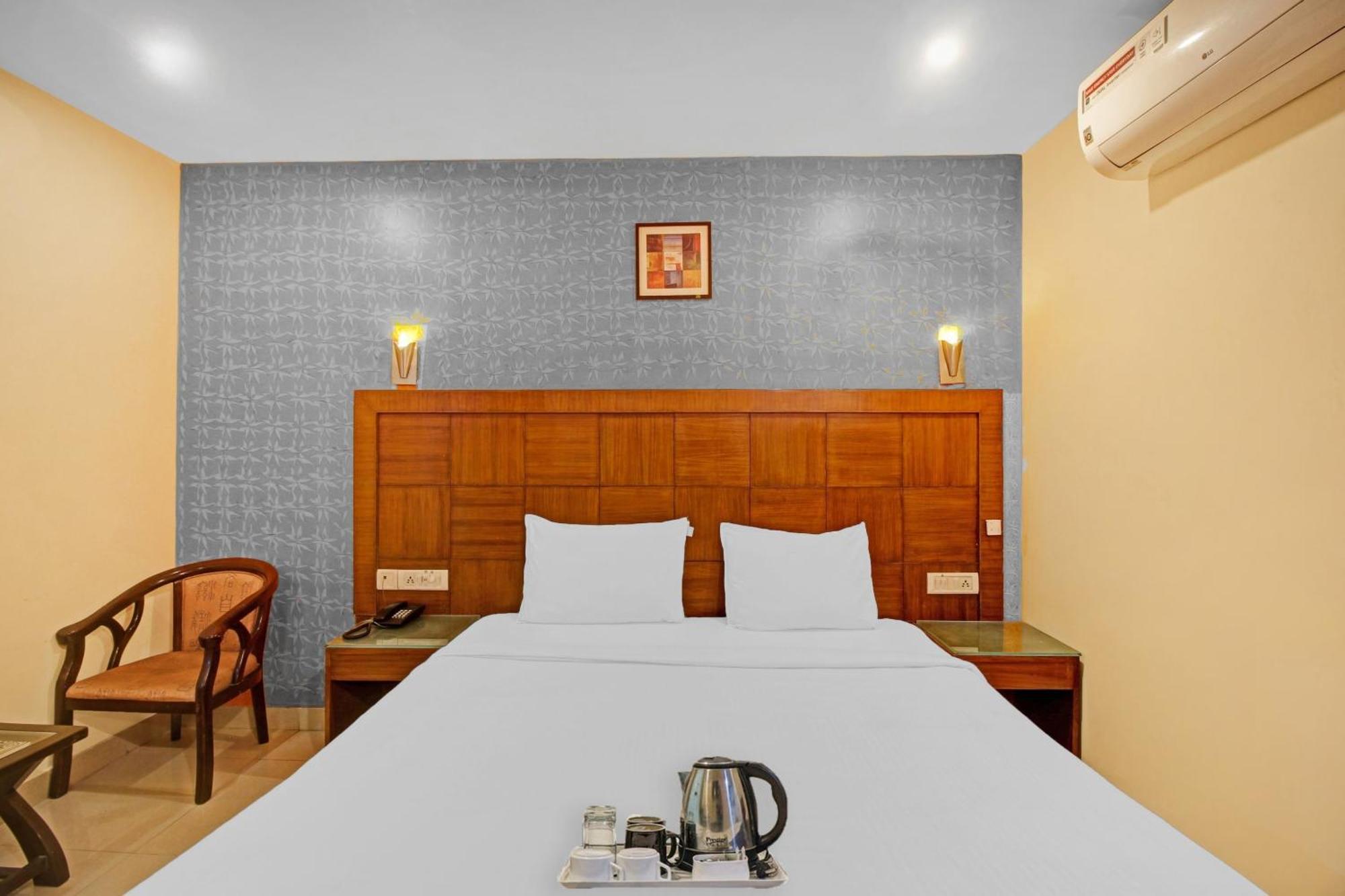 Townhouse The Grand Plaza Hotel Хидерабад Екстериор снимка