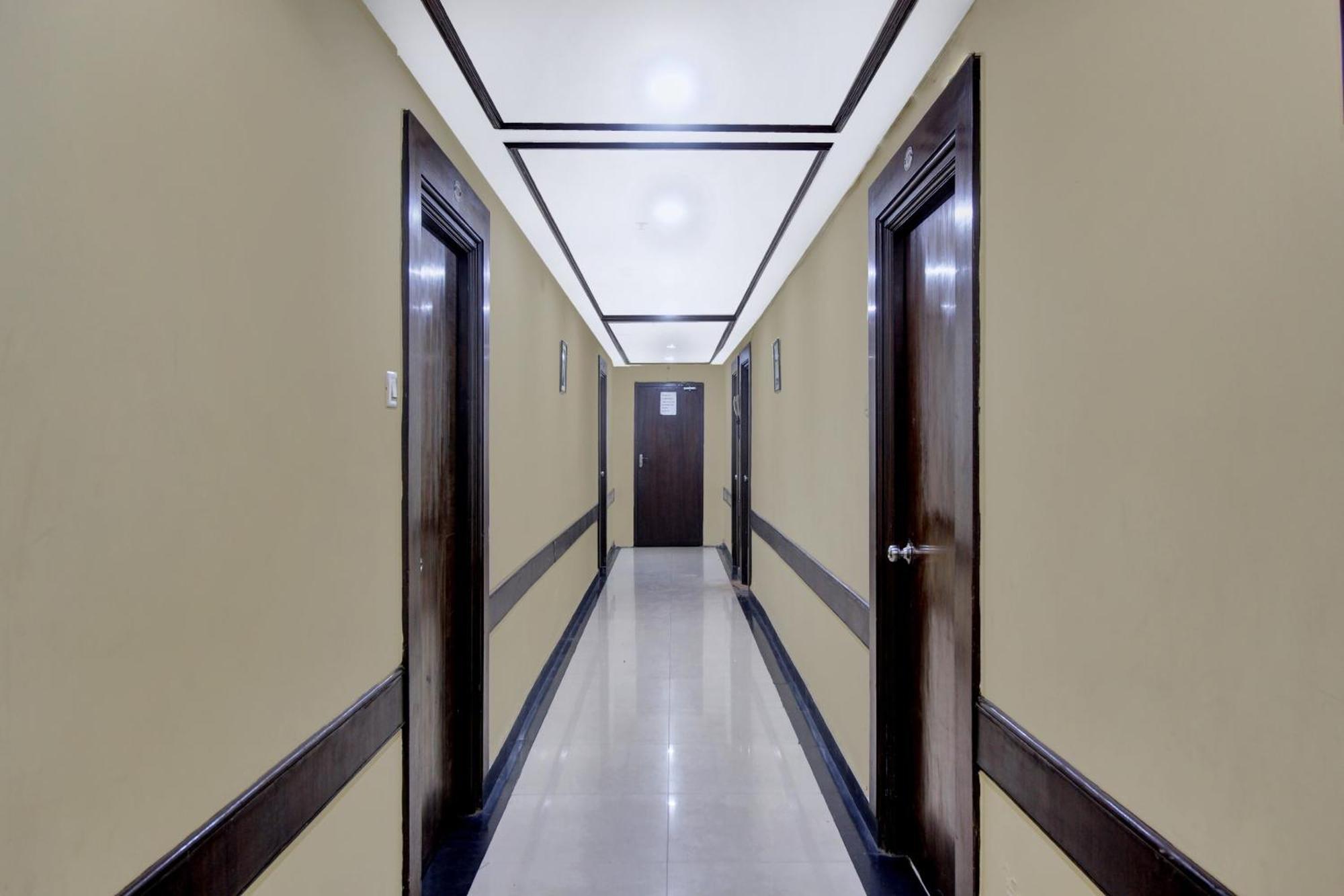 Townhouse The Grand Plaza Hotel Хидерабад Екстериор снимка