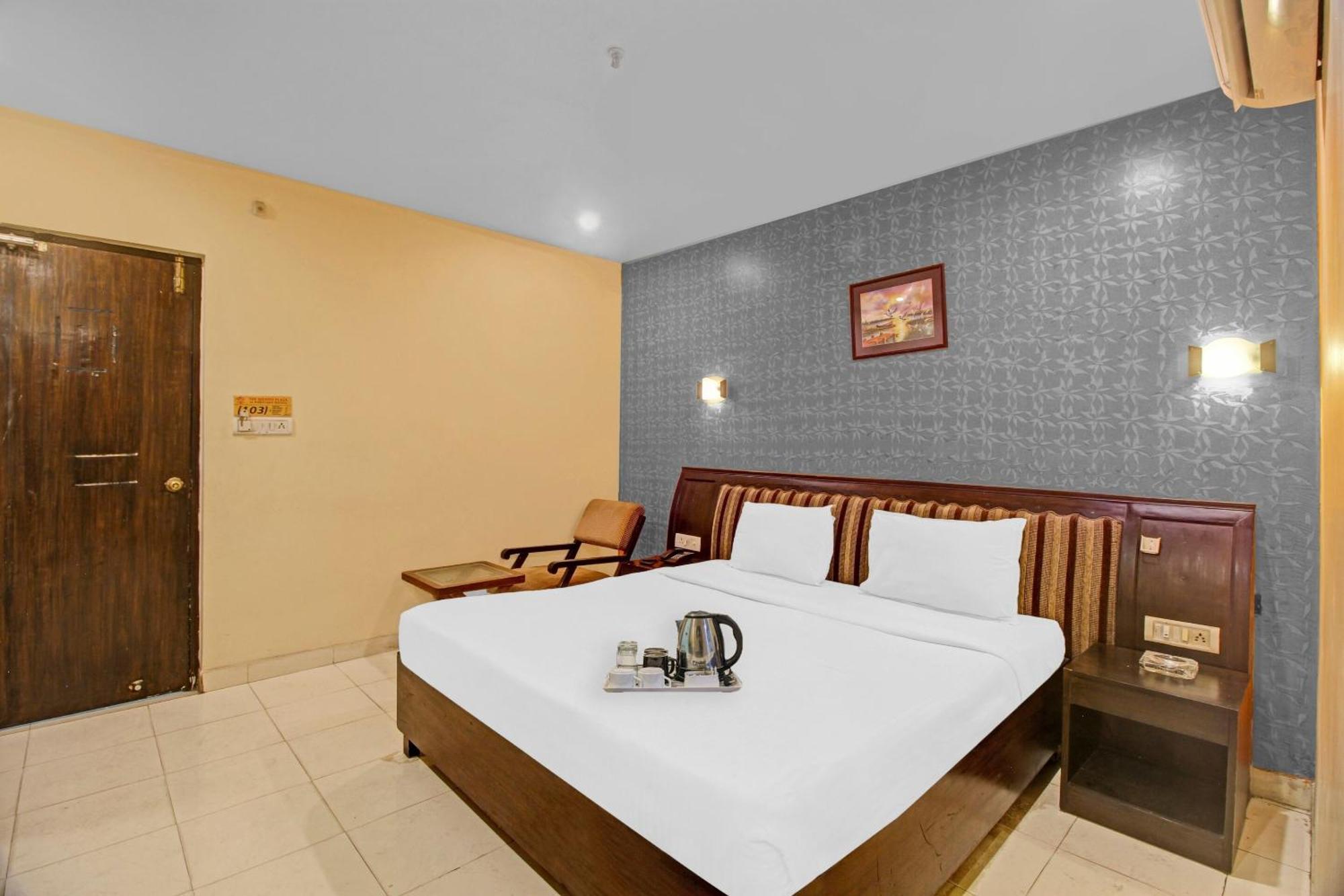 Townhouse The Grand Plaza Hotel Хидерабад Екстериор снимка