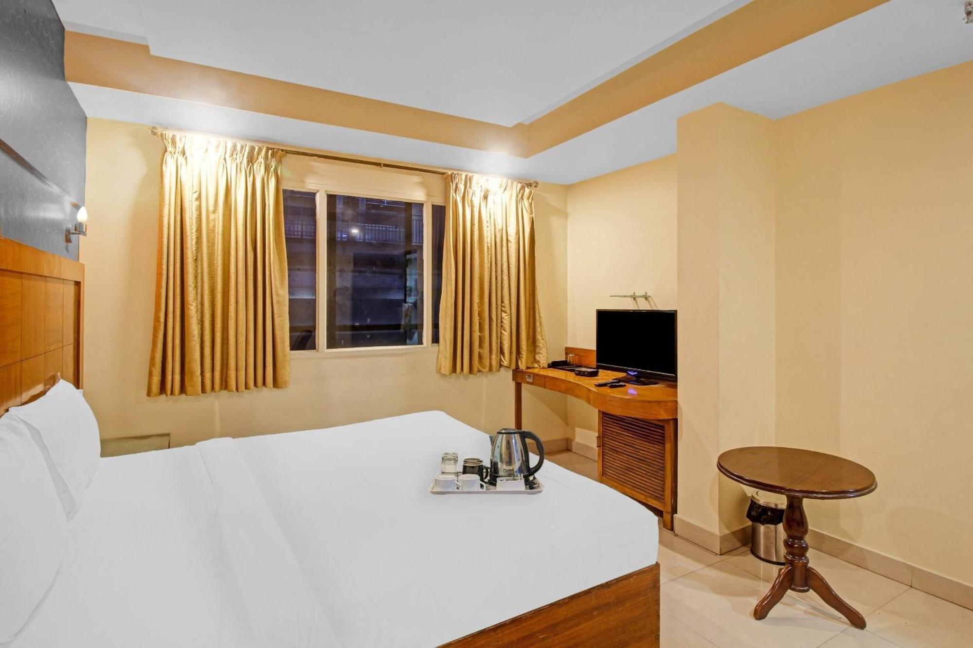 Townhouse The Grand Plaza Hotel Хидерабад Екстериор снимка