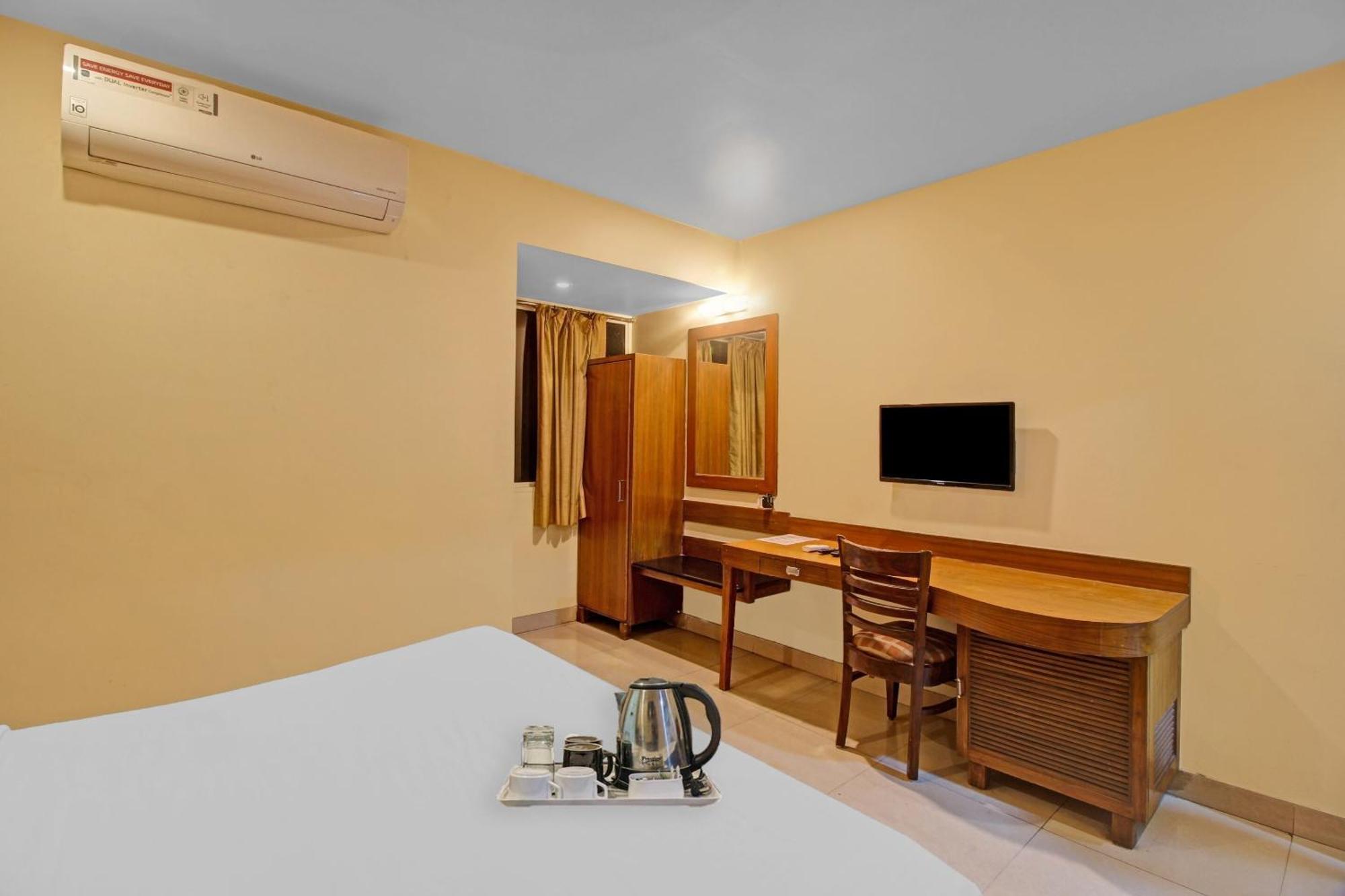 Townhouse The Grand Plaza Hotel Хидерабад Екстериор снимка