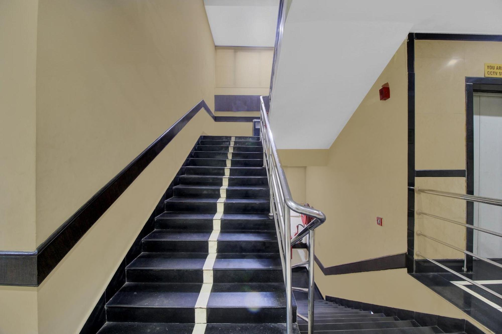 Townhouse The Grand Plaza Hotel Хидерабад Екстериор снимка