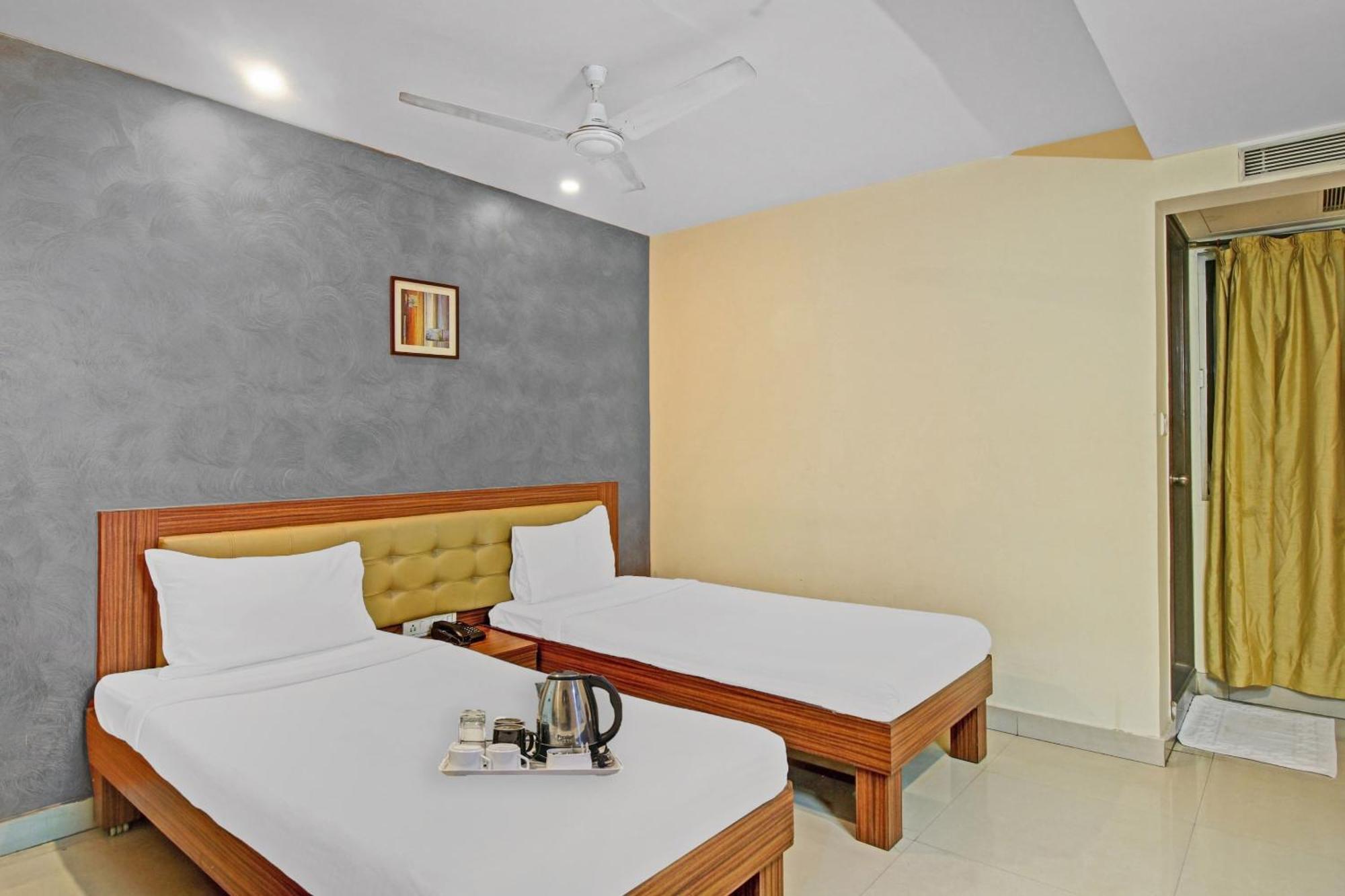 Townhouse The Grand Plaza Hotel Хидерабад Екстериор снимка