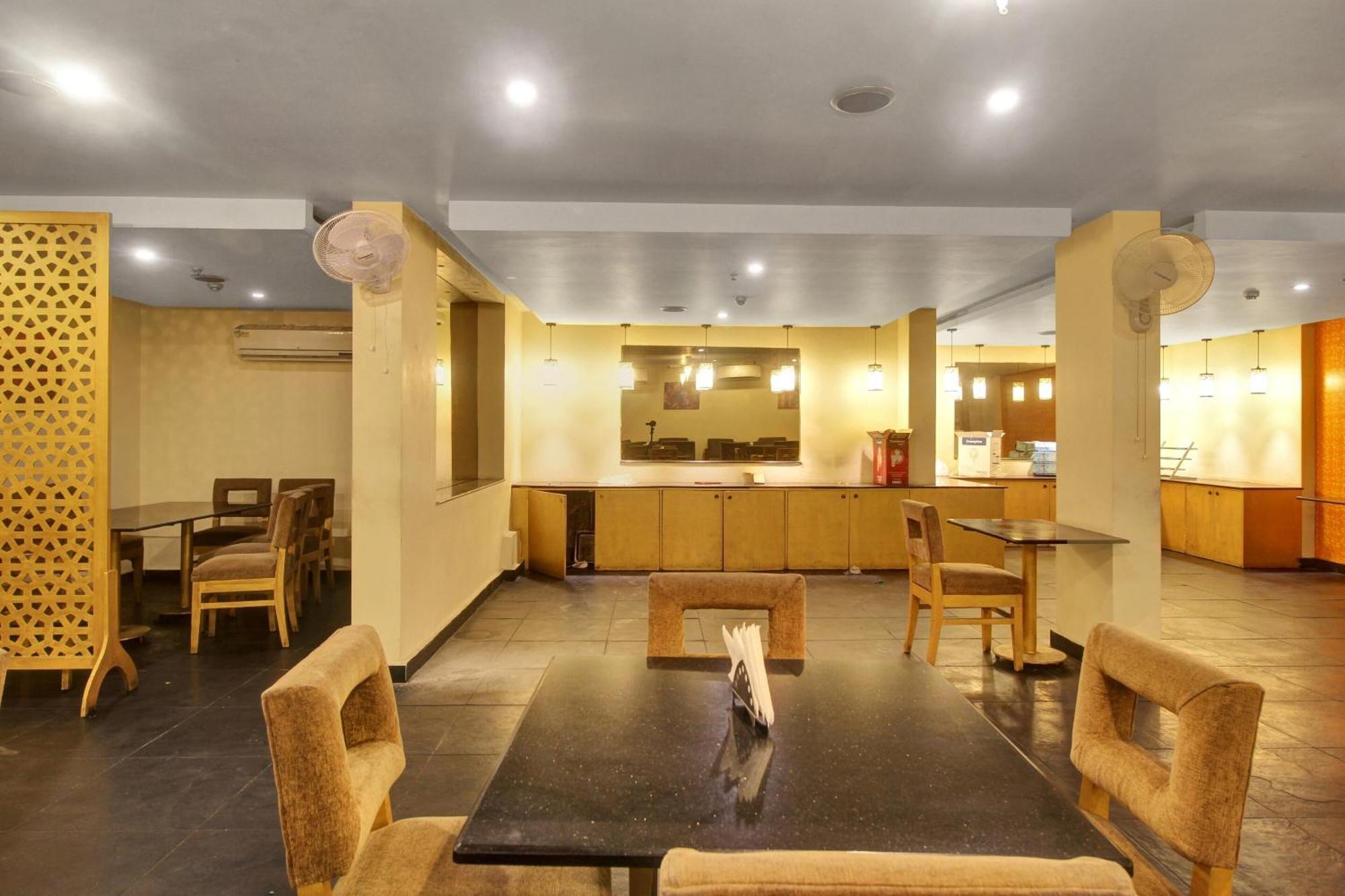 Townhouse The Grand Plaza Hotel Хидерабад Екстериор снимка